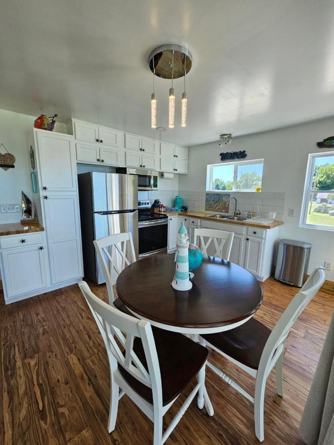 Tree-Top Lake-Front Cottage Madison 외부 사진