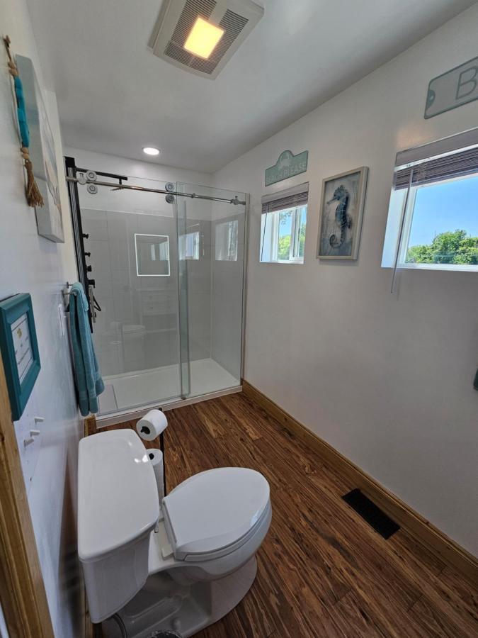 Tree-Top Lake-Front Cottage Madison 외부 사진