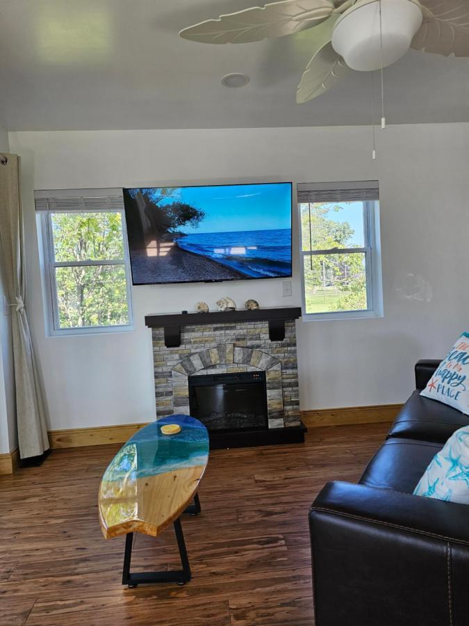 Tree-Top Lake-Front Cottage Madison 외부 사진