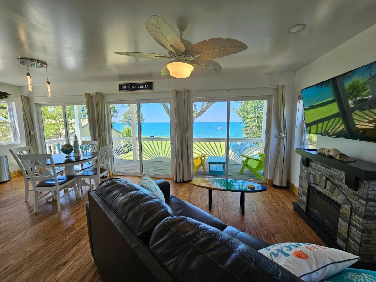 Tree-Top Lake-Front Cottage Madison 외부 사진